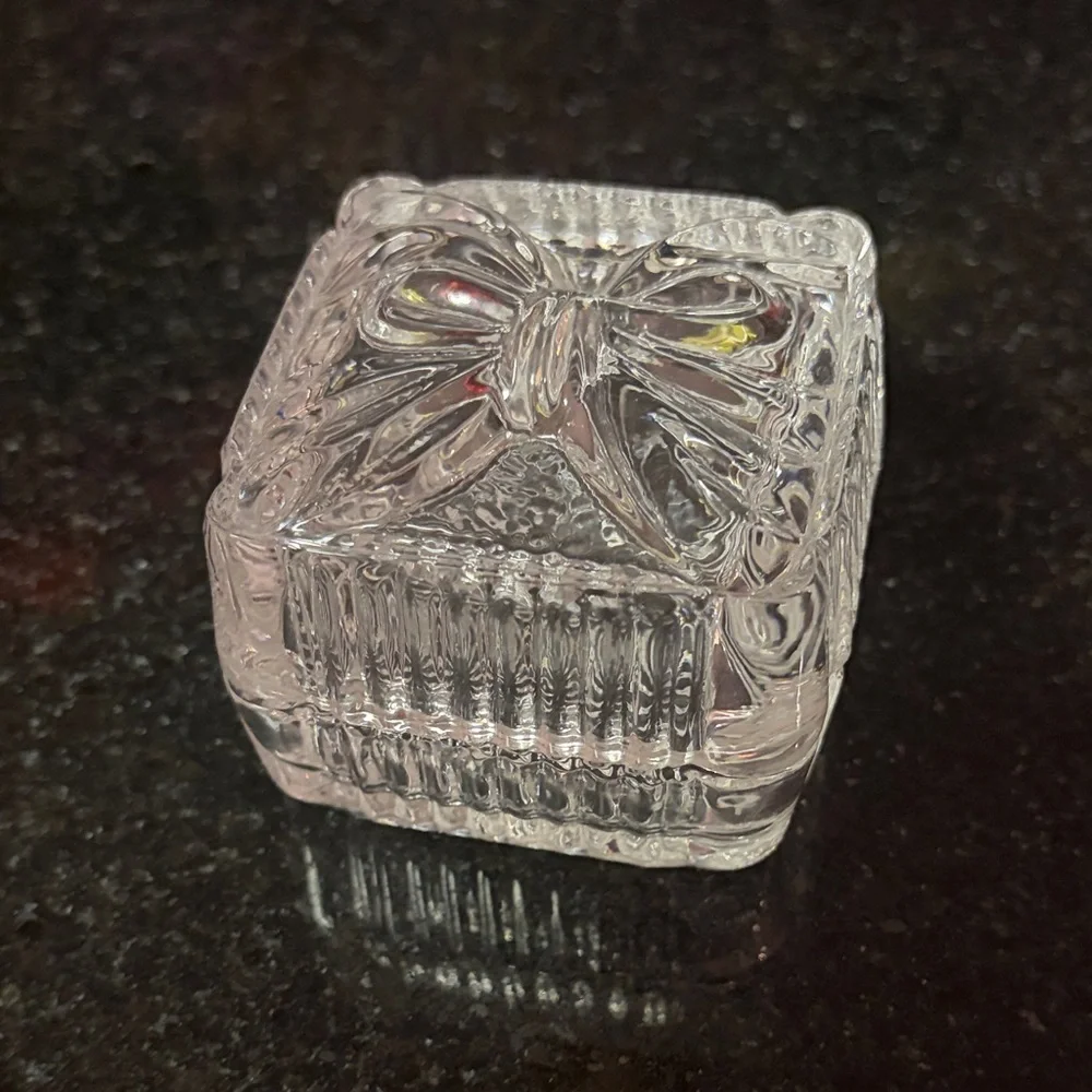 Industries Crystal Clear 24% Lead Crystal Bow Trinket Box EUC
